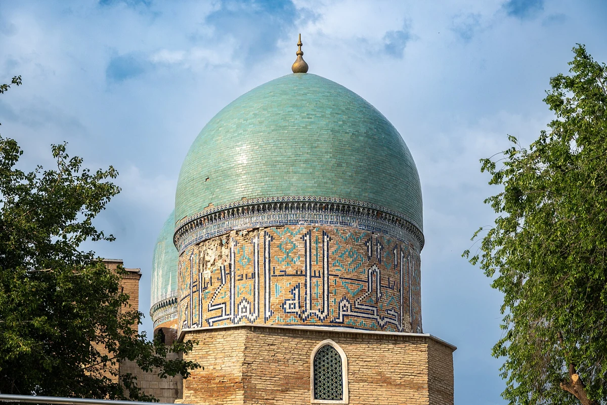 Dorut Tilavat: turquoise dome